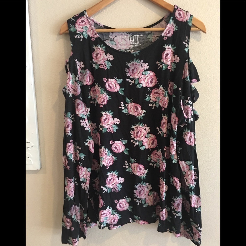 New Black Floral Top W/ Cut Out Sleeves 2X